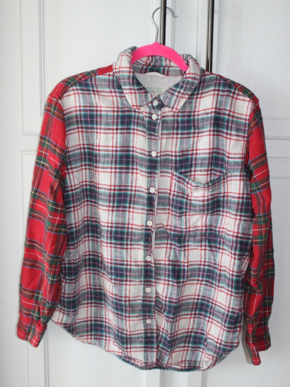 American Eagle Outfitters Red White Green Plaid Button-Up small size